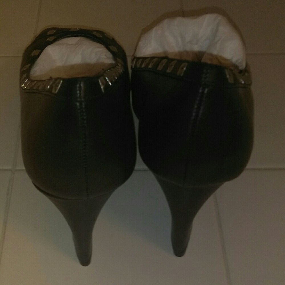 Shoes - Picture 5 of 5